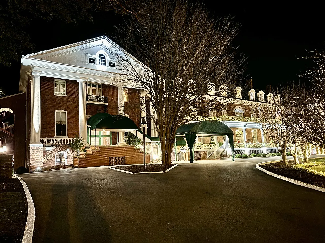The Martha Washington Inn & Spa, Abingdon: Martha Washington Inn (Martha Washington College), Main Street, Abingdon, VA