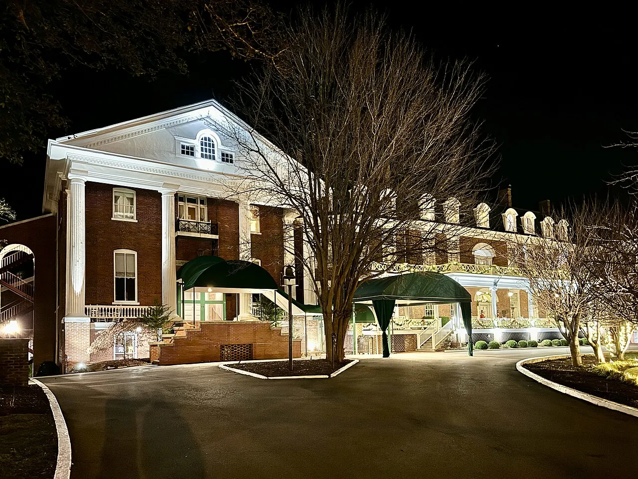 The Martha Washington Inn & Spa, Abingdon: Martha Washington Inn (Martha Washington College), Main Street, Abingdon, VA